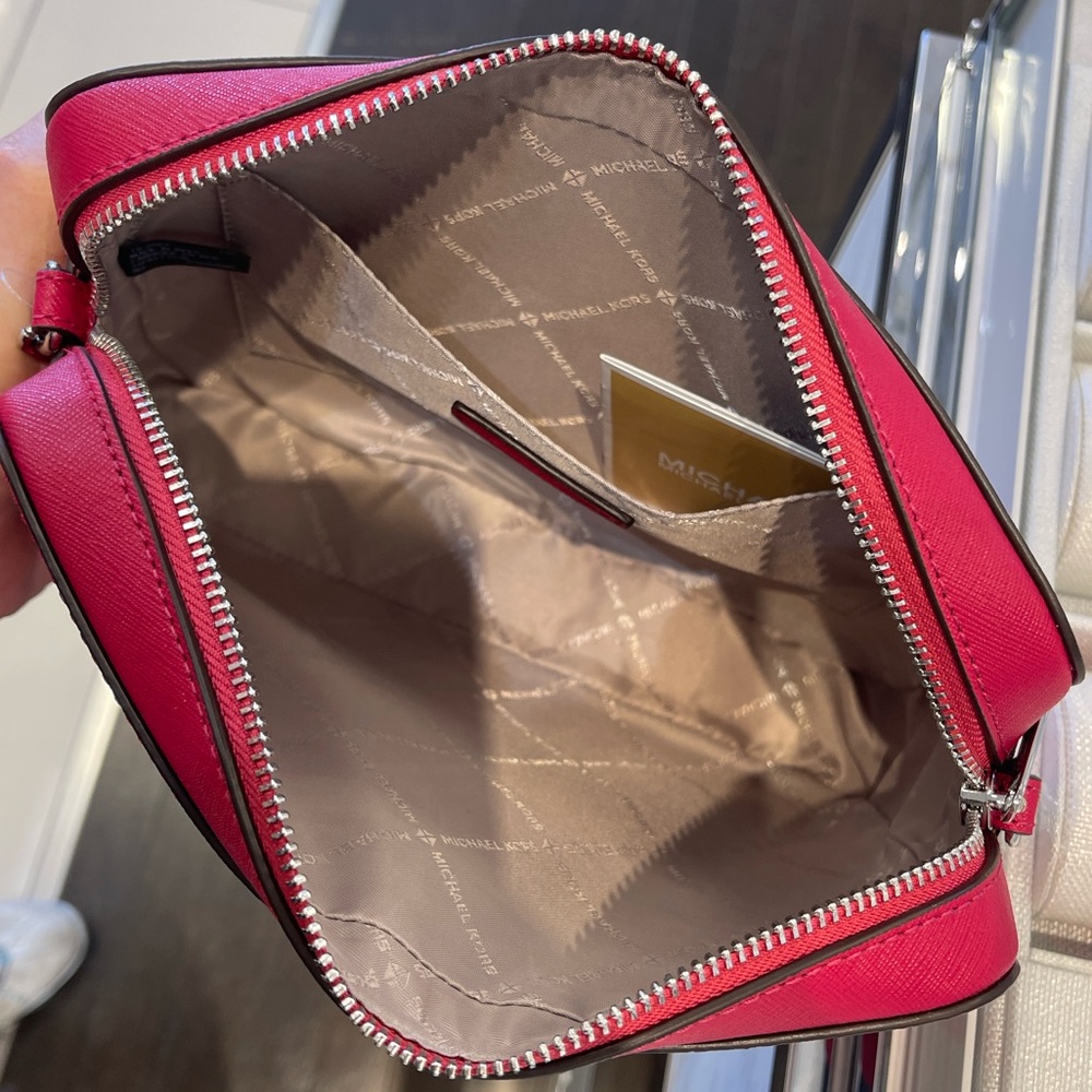 MICHAEL KORS Jet Set Lg Saffiano Leather EWCrossbody Bag East Wes
Dark Raspberry - Picture 5 of 16